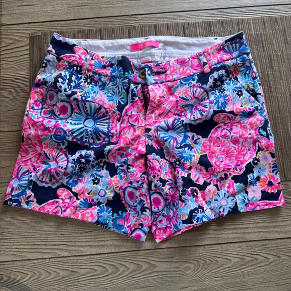 Lilly Pulitzer Women's Short size 8 - Picture 2 of 3